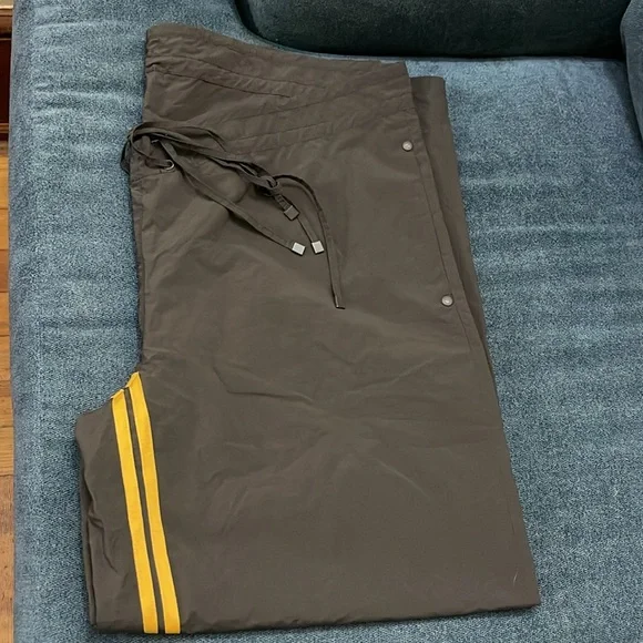 TheOpen Product Brown Striped Lounge Pants
by TheOpen Product - Picture 10 of 12